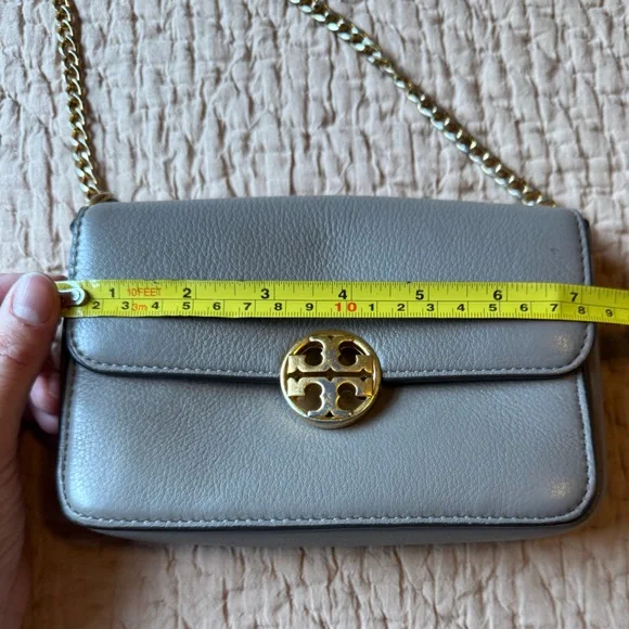 Tory Burch Heron Grey Leather Chelsea Shoulder Bag w Gold Hardware & Chain - Picture 7 of 10